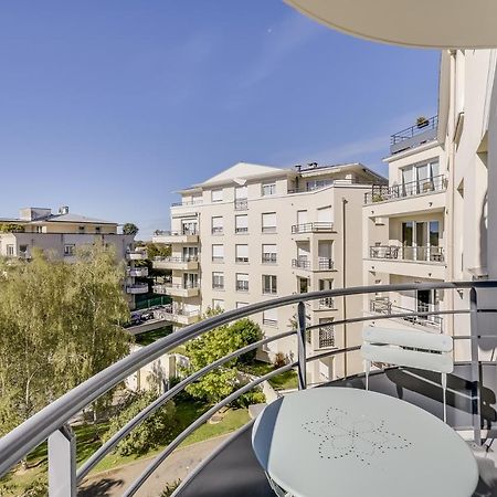 Chic Apart With Parking And Balcony Apartment Сержи Екстериор снимка