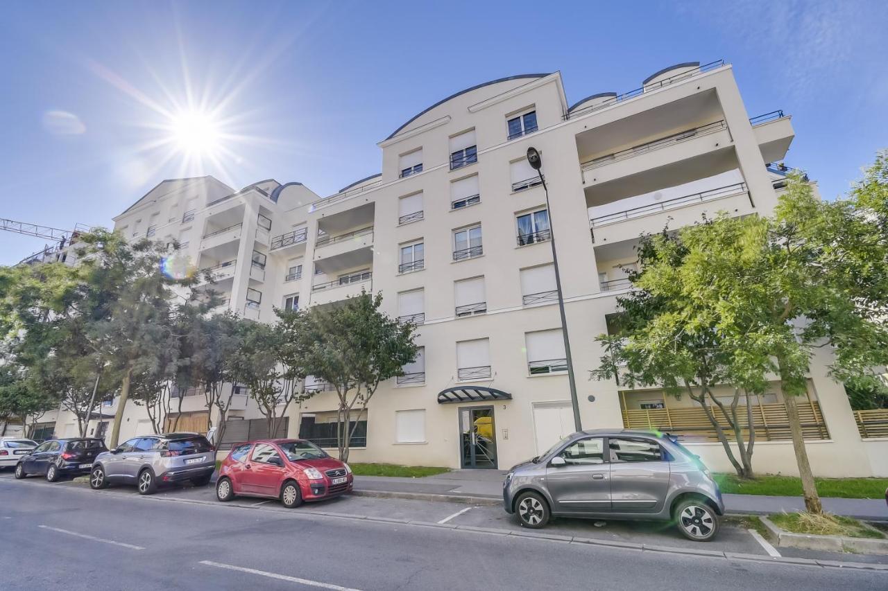 Chic Apart With Parking And Balcony Apartment Сержи Екстериор снимка