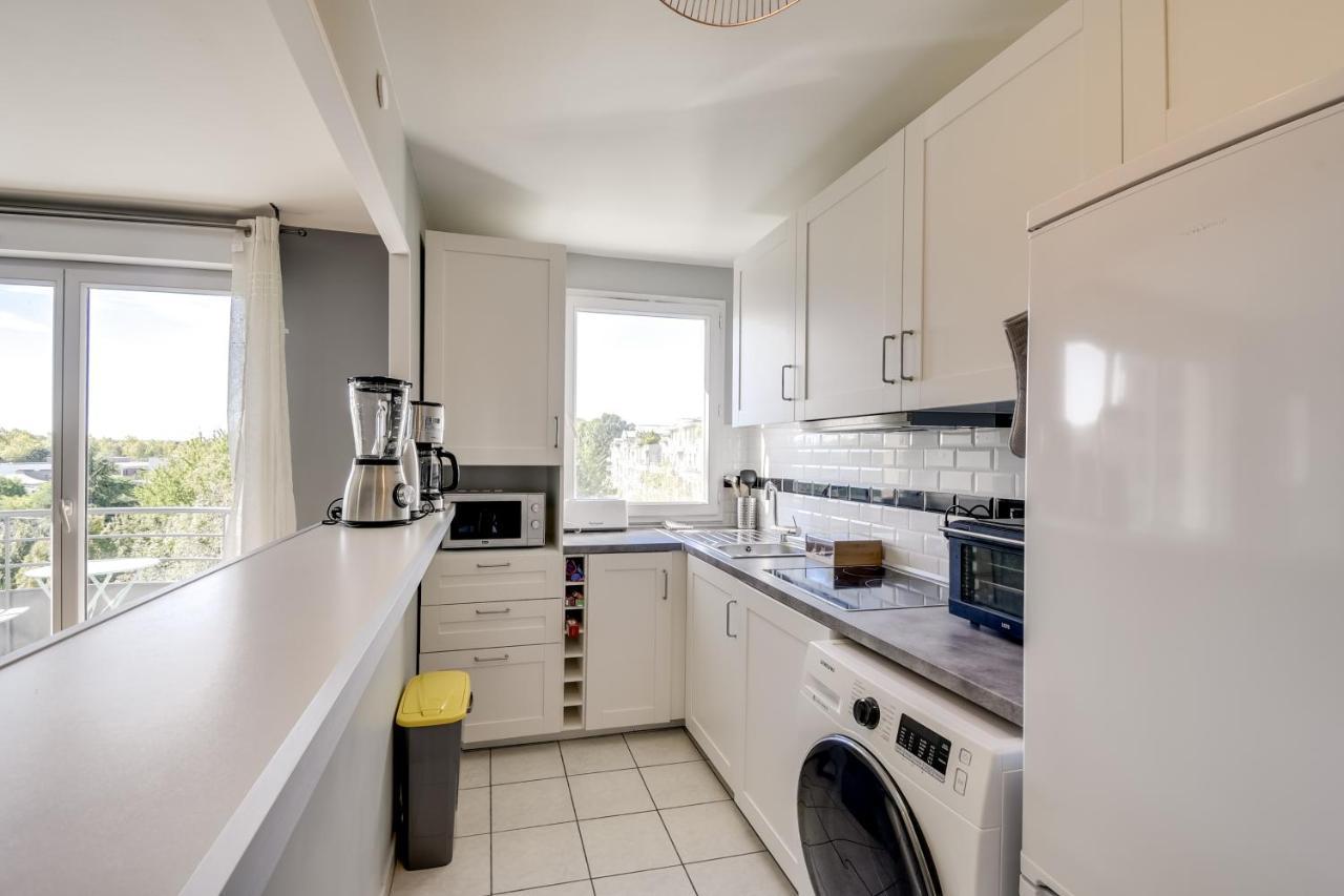 Chic Apart With Parking And Balcony Apartment Сержи Екстериор снимка
