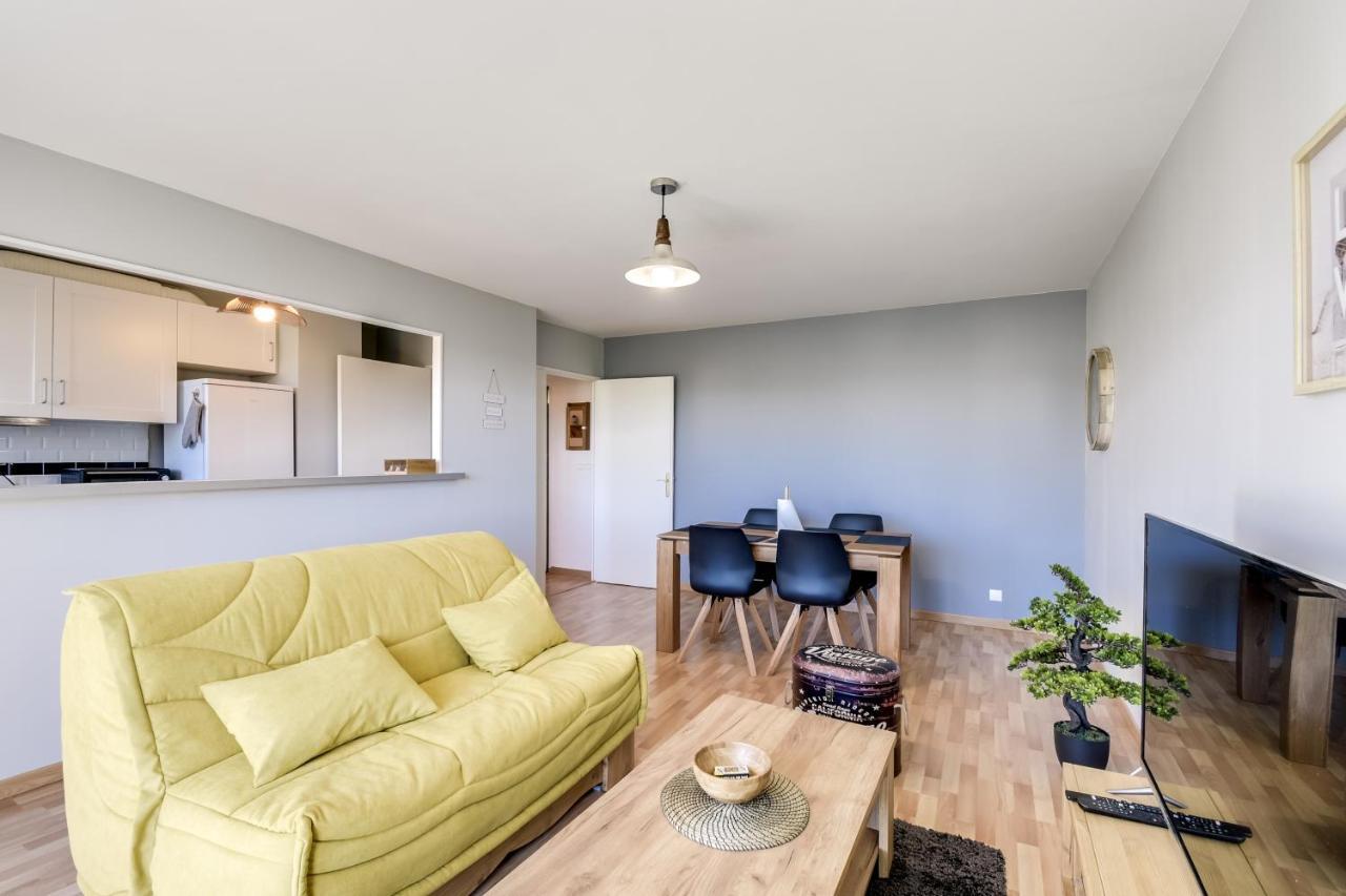Chic Apart With Parking And Balcony Apartment Сержи Екстериор снимка
