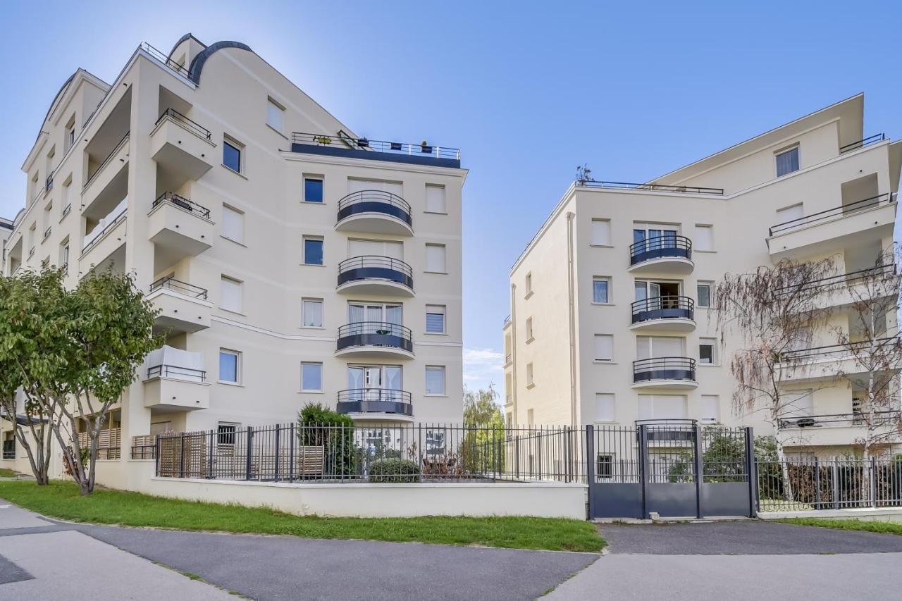 Chic Apart With Parking And Balcony Apartment Сержи Екстериор снимка